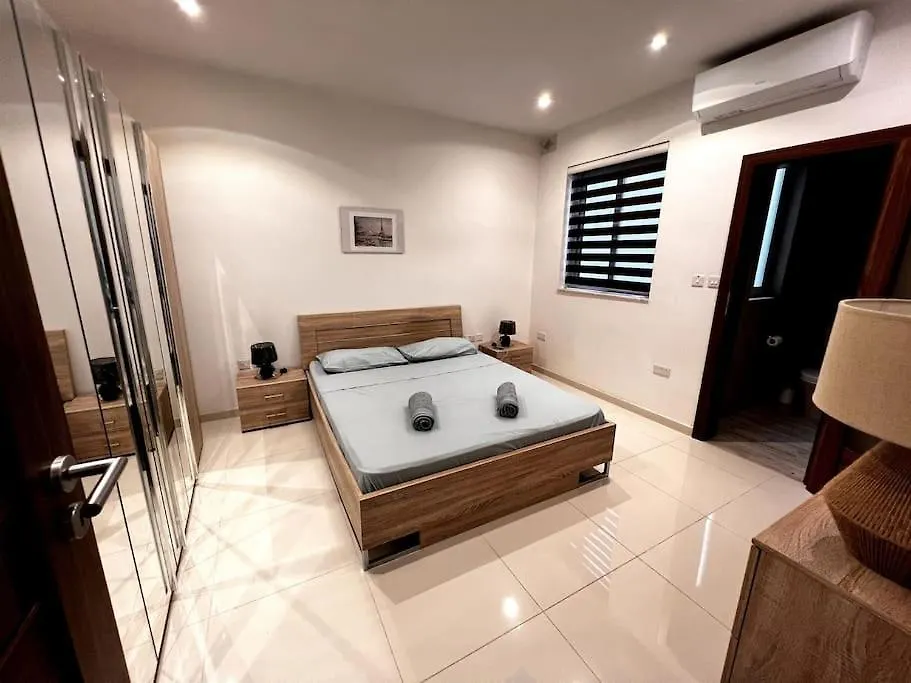 Viewline Seaview Modern 3 Bedroom Apartment Marsaxlokk 0*,